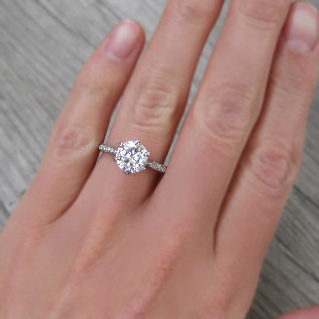 New Arrival Wholesale Directly 18K White Solid Gold Moissanite 7.5mm 1.5ct D Color High Quality Halo Engagement Ring