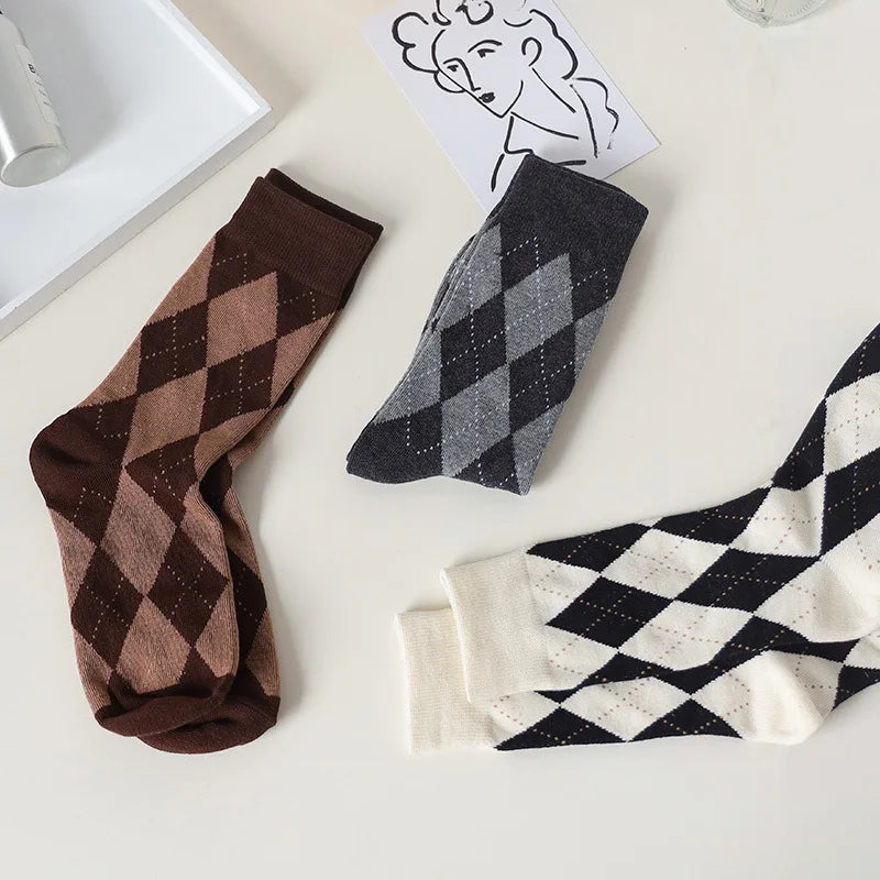 21 Autumn And Winter Models Diamond Grid Socks Girls Fashion Retro Classic Tube Socks Tide Pile Socks