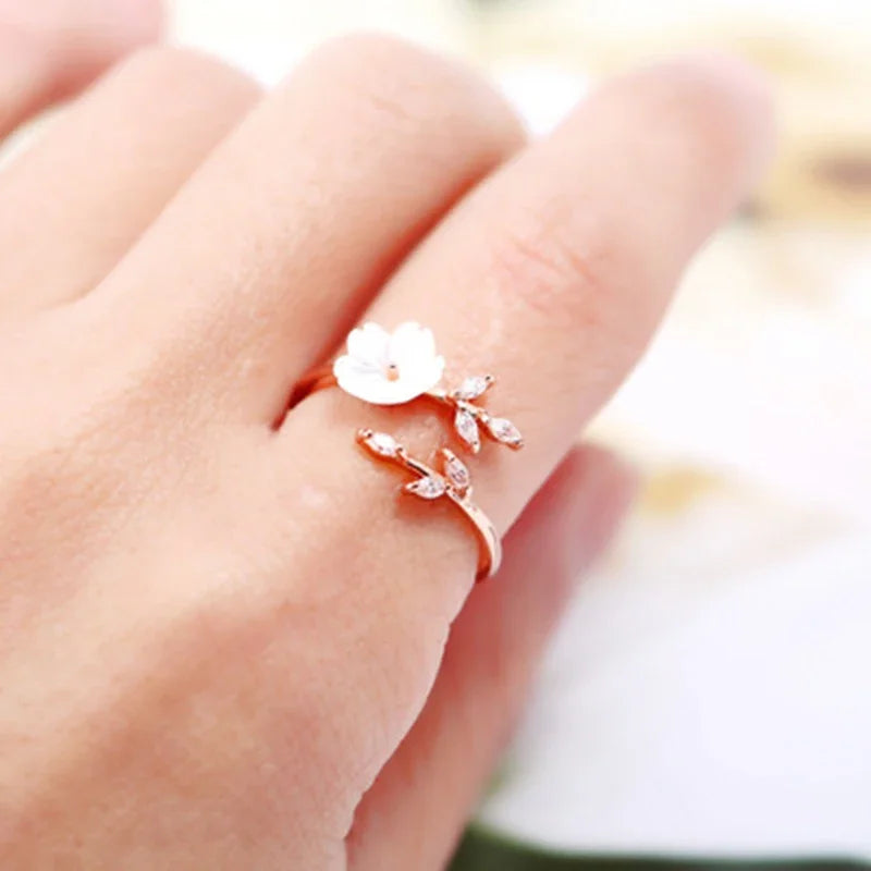 Women's Romantic Flower Engagement Finger Rings Shiny Crystal Lovely Small Shell Leaf Rose Gold Opening Wedding Ring Band Gifts