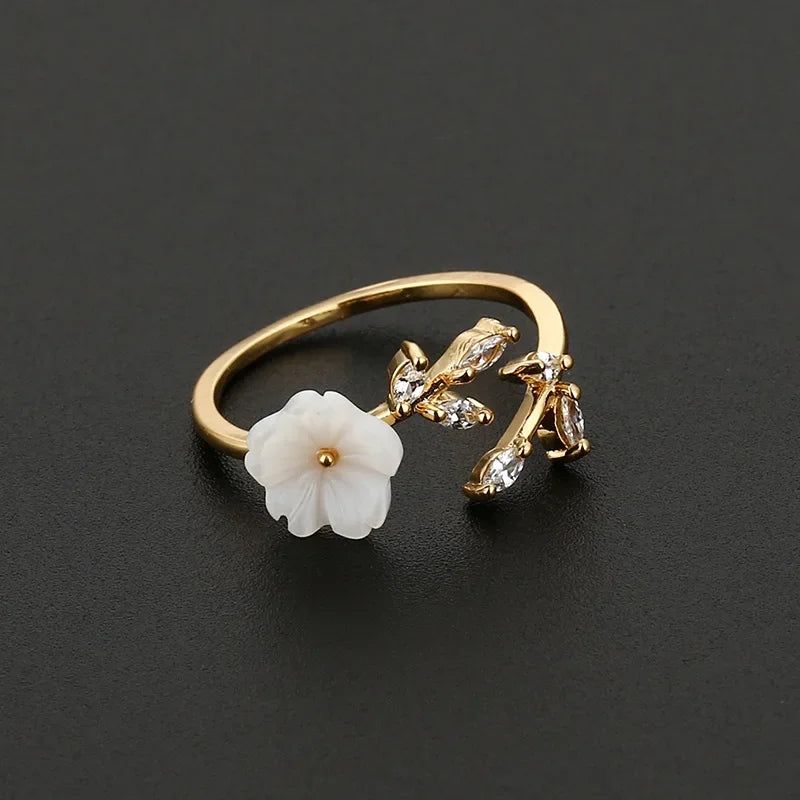 Women's Romantic Flower Engagement Finger Rings Shiny Crystal Lovely Small Shell Leaf Rose Gold Opening Wedding Ring Band Gifts