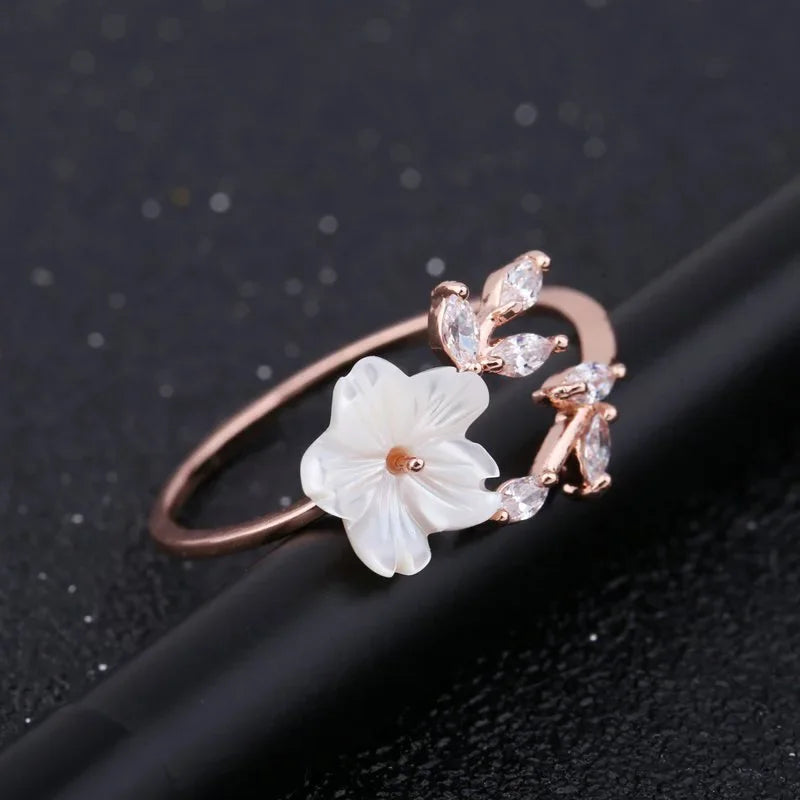 Women's Romantic Flower Engagement Finger Rings Shiny Crystal Lovely Small Shell Leaf Rose Gold Opening Wedding Ring Band Gifts