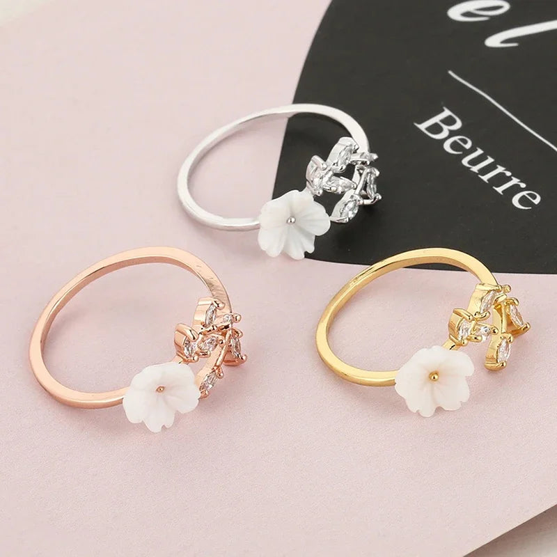 Women's Romantic Flower Engagement Finger Rings Shiny Crystal Lovely Small Shell Leaf Rose Gold Opening Wedding Ring Band Gifts