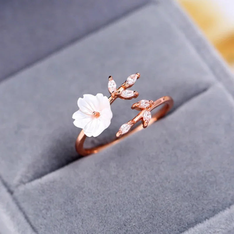 Women's Romantic Flower Engagement Finger Rings Shiny Crystal Lovely Small Shell Leaf Rose Gold Opening Wedding Ring Band Gifts